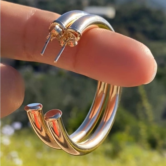 New Woman’s Boho Casual Medium Minimal Gold Tone Hoop Stud Earrings Earrings - Picture 9 of 16